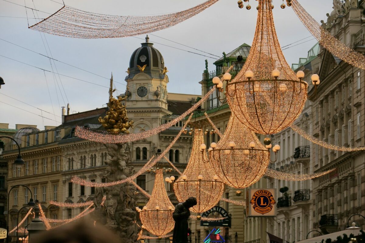 Buntspecht, Wien im Weihnachtswahnsinn und im Wienerwald