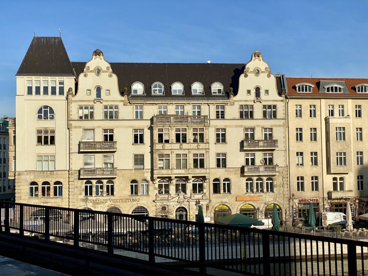 Beim Berliner Bär, im Roten Bär und am Zentralfriedhof